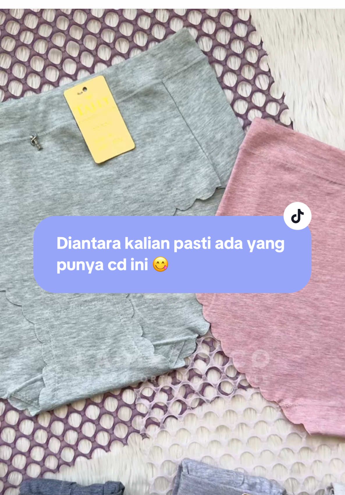 Jadi kamu termasuk tim yang udah punya cd nya atau tim yang belum punya nihh??  #cd #seamless #katunbambu #halus #lembut 