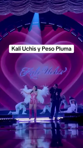 ✨ @kaliuchis arranca su gira y @pesopluma sorprende con una aparición especial en uno de sus shows 👀 Austin se prende el 31 de agosto con el concierto de Kali Uchis en el @moodycenteratx 🎶💃 #KaliUchis #PesoPluma #AustinEvents #moodycenter #farandulatexas