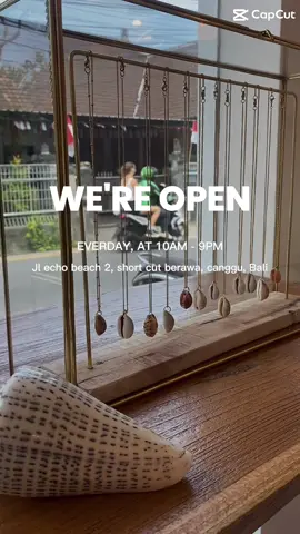 From broken to Bali magic 🌙 Welcome to The Moon Shell Bali – Canggu 👉 CTA : Visit us in Canggu Jl. Echo Beach No.2 https://share.google/M4ONxDpA4hIseeeHR #TheMoonShellBali #BaliJewelry #Canggu #FYP #ForYou 