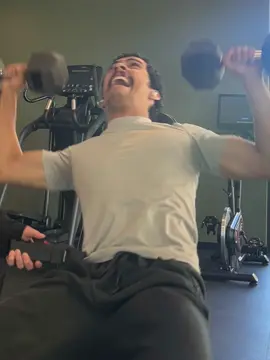 What a great friend, came to the rescue and spotted me during shoulder press. 😅 #gym 