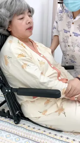 With this bed backrest support, mom doesn't worry about stuffy back anymore.#rehabilitation #fyp #foryou #compeletfamilycare #bed 