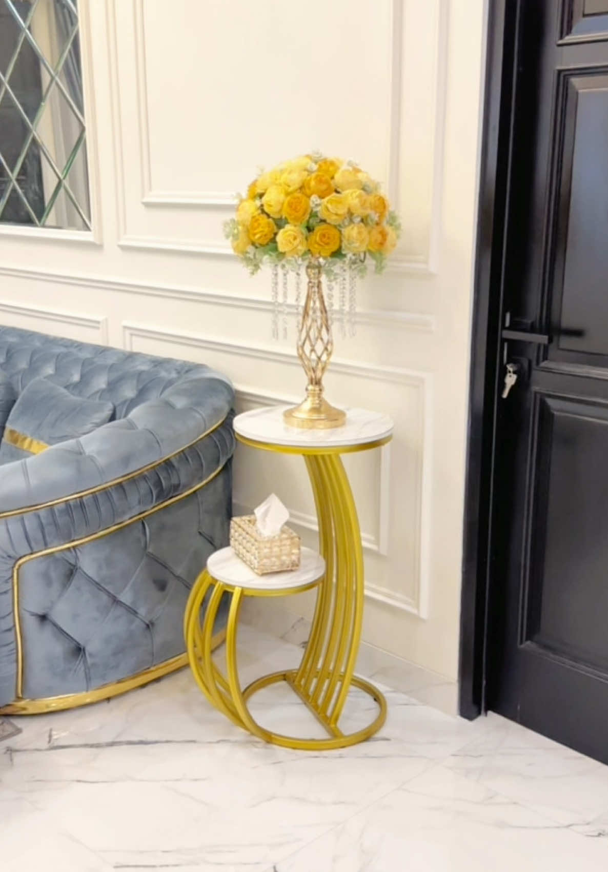 Ada yg baru nih… Meja sudut unik bentuk keong mewah bgttt,bisa jd inspirasi buat penambah koleksi di rumah bundaa🤩🤗 Bahan besi hollow cat duco, top table HPL marmer, barang ready (no PO), packing aman #mejasudut #mejasudutunik #raksudut #mejapojok #homedecor 