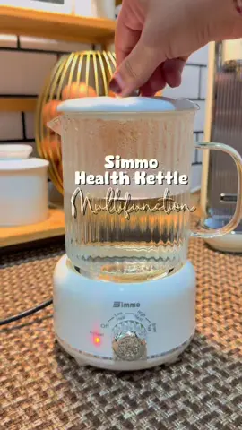 Membalas kepada @Jackie  Kettle ni bukan biasa-biasa 3 fungsi dalam satu!  Kettle biasa cuma didih air. Yang ni boleh masak sup, teh, herba semua dalam satu! Suri rumah pun wajib ada! Jimat masa,jaga kesihatan! 🫶 #simmo #healthkettle #kekalsihat #tealovers #portablekettle  