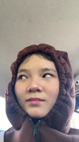 i wonder what she does for a living @haylekitty  (we’re going to day 1 of #AMG2025 !!) 