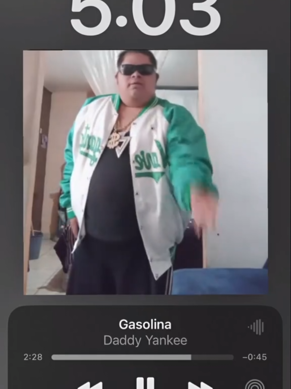 Daddy Yankee-Gasolina ( Victor Tijuana Espero no nos demande la ex de Daddy Yankee) . Royer Tigua Ale Poetico 🥀 #daddyyankeeoficial #gasolina #oldreggaeton #reggaetonold #oldreggaeton 