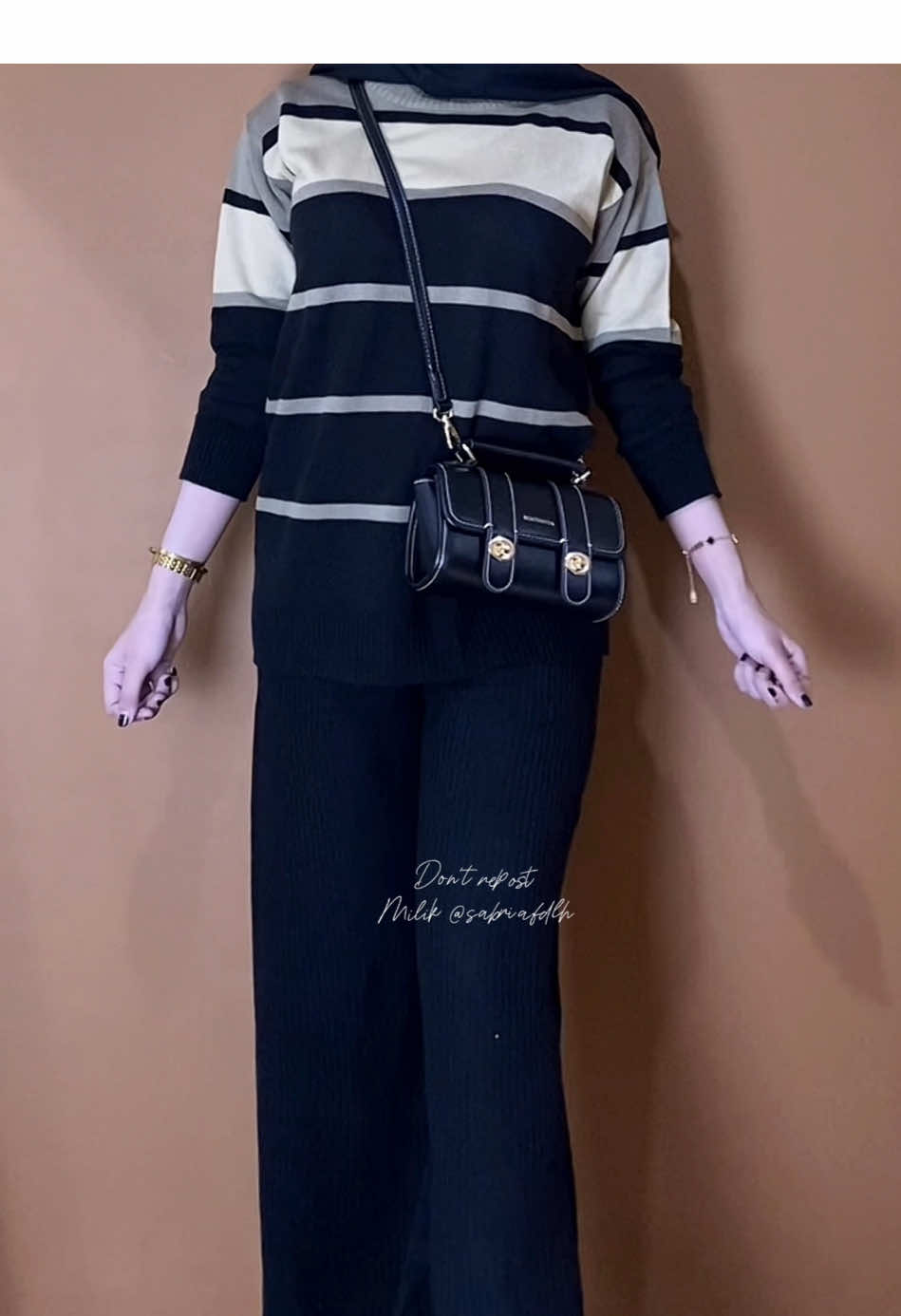 Rekomendasi Oneset cantik banget🖤🫶🏻                                                                                                                                      #oneset #onesetrajut #onesetcelana #rajut #onesetkekinian 