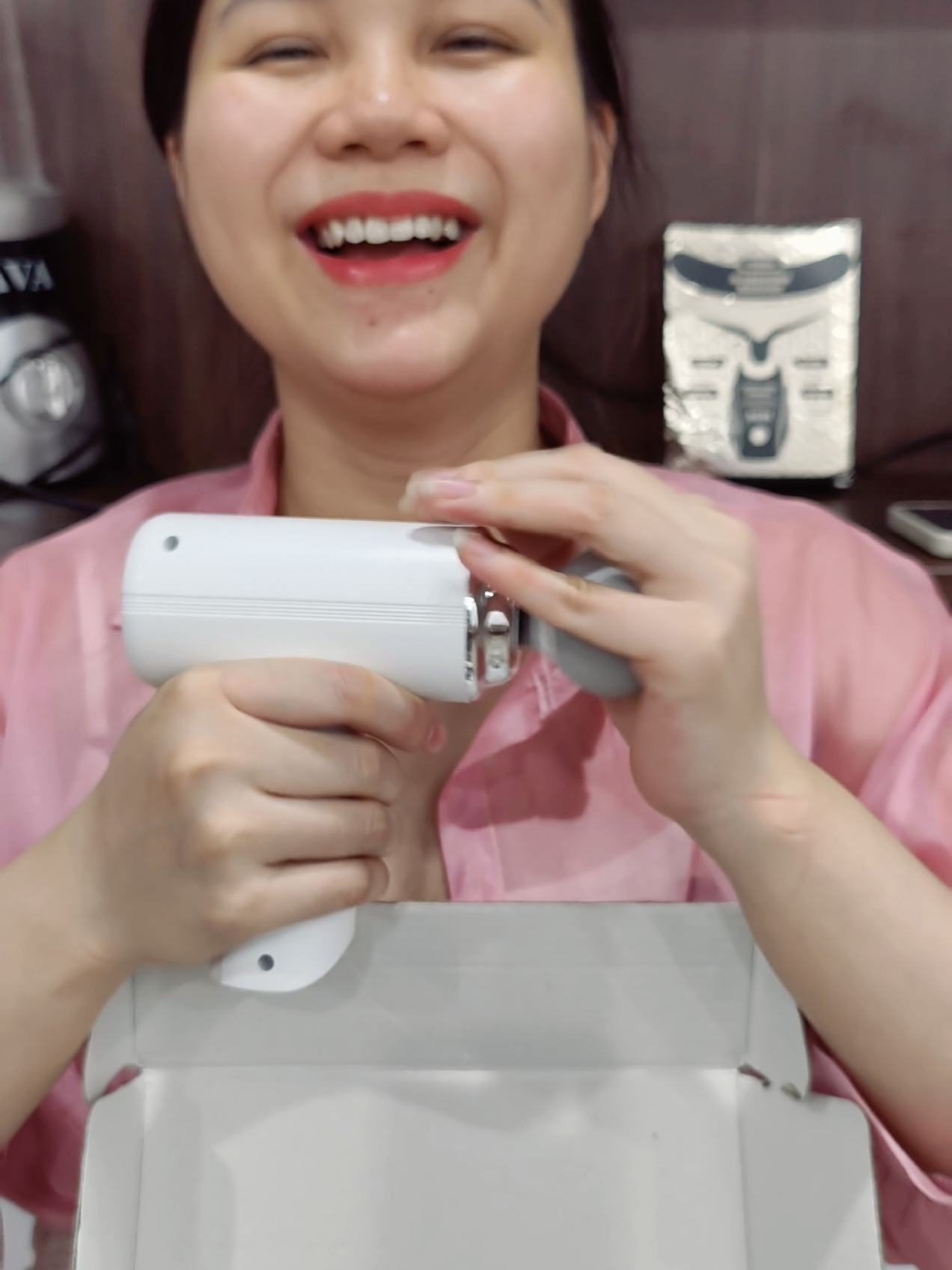 Máy massage NEXPRO cầm tay cảm biến lực nhấn công nghệ AI 4 đầu 6 cấp #maymassagecamtay #congngheai #nexpro #chamsocsuckhoe #gocvanphongcuatien 