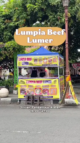 Gimana mau diet, jajanan di Klaten baru terus .. kali ini ada Lumpia Beef Lumer ..  Kulitnya crispy mirip lumpia, isiannya tebal .. ada varian beef smoke, beef slice, chicken dan telur. Bisa tambah topping keju juga yaa 📍@dr.lumpiabeefklaten - Jl Irian, Pandanrejo, Klaten #klaten #lumpiabeef #lumpiabeefklaten #nomnomklaten #fyp 