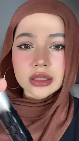 Wearing Lunara Frost 3D Lip Gloss 007 Veyra and honestly… obsessed 🥹🤌🏻 #timephoria #timephorialipgloss 