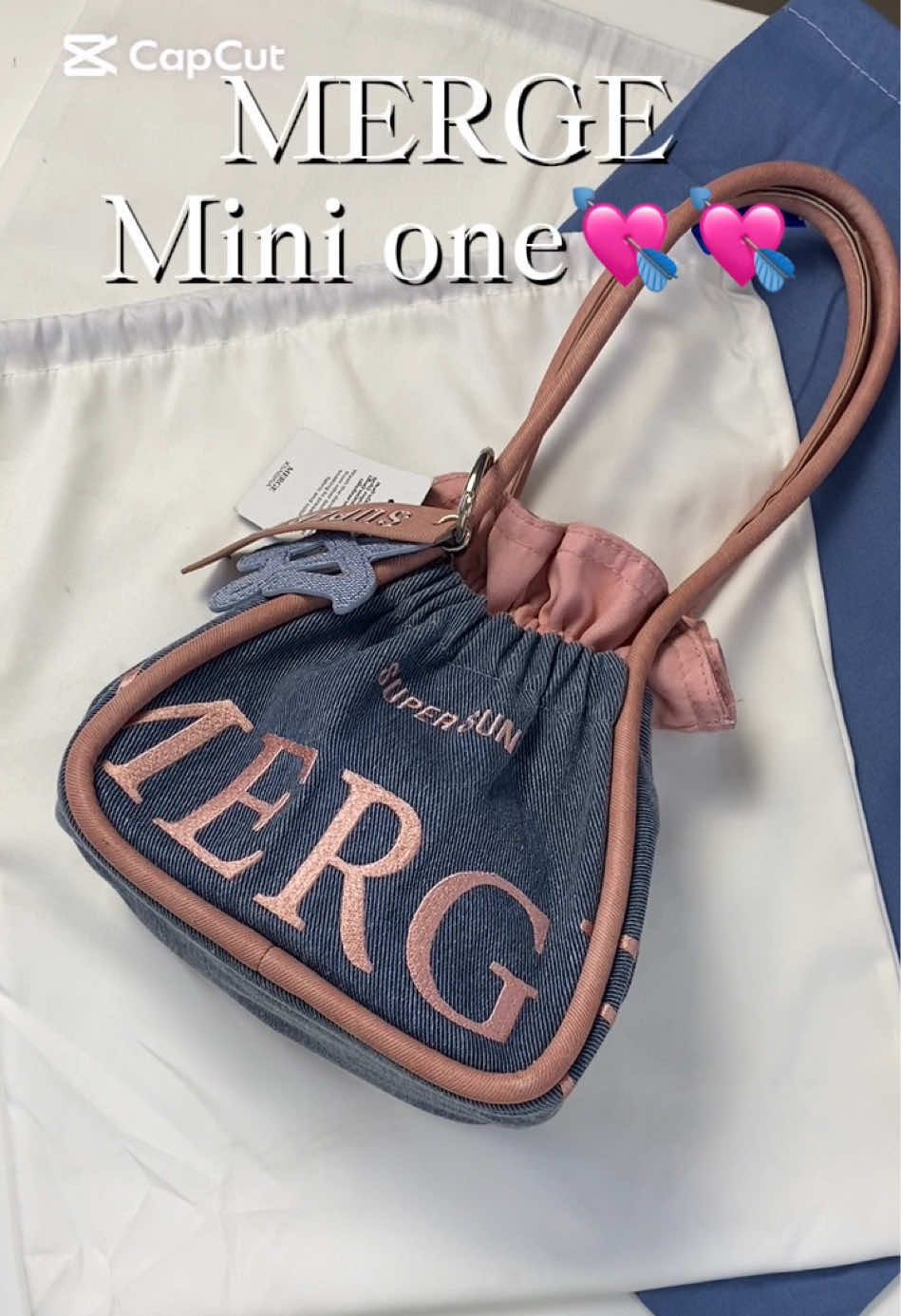So special color that jeans blue mixed pink~☺️Absolutely your favorite one? Tell me right now!!!🙈#merge #fashion #bags #beautiful #favorite 