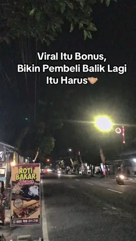 #CapCut Roti Bakar Lumer Blitar Roti Bakar Viral Dengan DoubleToping Yang Melimpah..🫶  Dengan berbagai varian menu Ada varian manis dan pedas asin🤍  Harga Mulai 9.000 sampai 23.000 😃 Lok🏠 Jl.Tanjung Kota Blitar Barat Sd Pakunden 2 Sebelah  Penjual Es Kelapa Muda👍 (Bot Warna Cream)