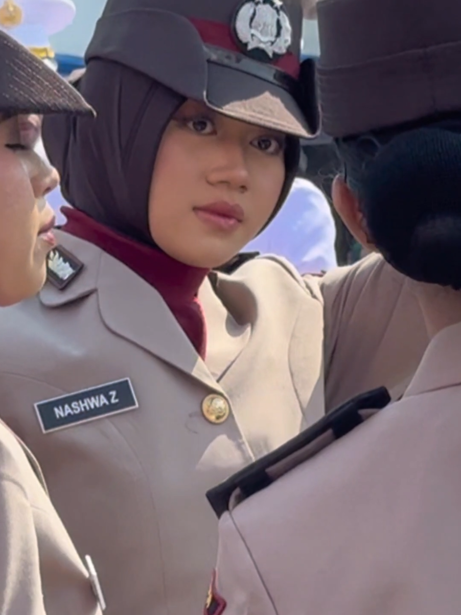 Cantik Banget !! Momen Polisi Cantik Tertangkap Kamera #polri #hutrike80 #wanitacantik 