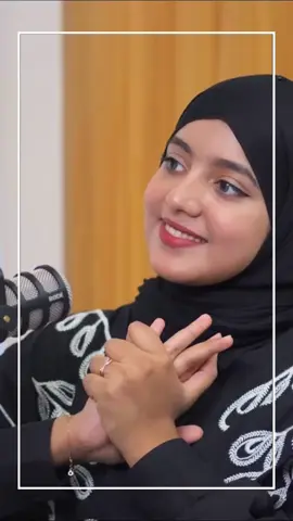 ഇതിപ്പോ ഇവിടെ ആര് ആരെയാ ഇന്റർവ്യൂ ചെയ്യുന്നത് ?? #hotttmedia #azinvellila #singer #momsandwives #interview 