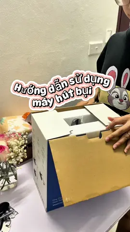 “Máy hút bụi mini cầm tay – nhỏ gọn mà lực hút siêu khỏe 💨. Dọn dẹp sofa, giường nệm, góc nhà… chỉ 1 phút là sạch sẽ. Nhà nào có trẻ nhỏ hay nuôi thú cưng thì nên sắm ngay một em cho tiện 👌” #mayhutbui #mayhutbuimini #giadungtienloi #chamsocnhacua     