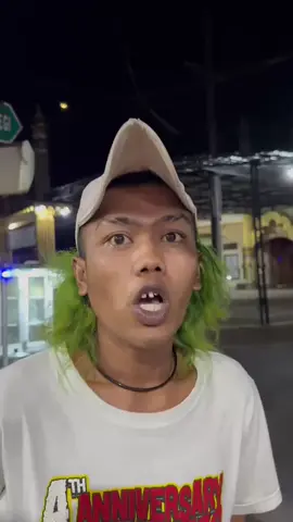 Wong unik wayae tampil @irullstreet 