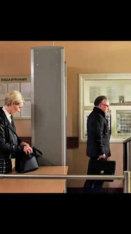 Красотка пронесла оружие в зал суда 😱#сериалы #фильмы #кино 