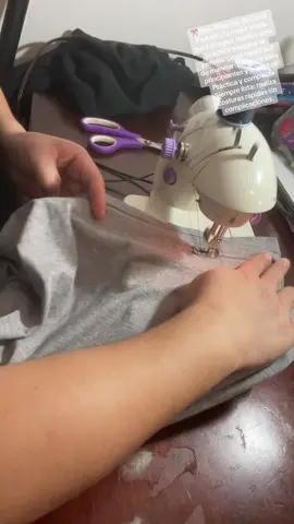 Mini máquina para coser 🪡🧵#maquinadecoser #minimaquinadecoser #coser #coserfacil #tiktok 