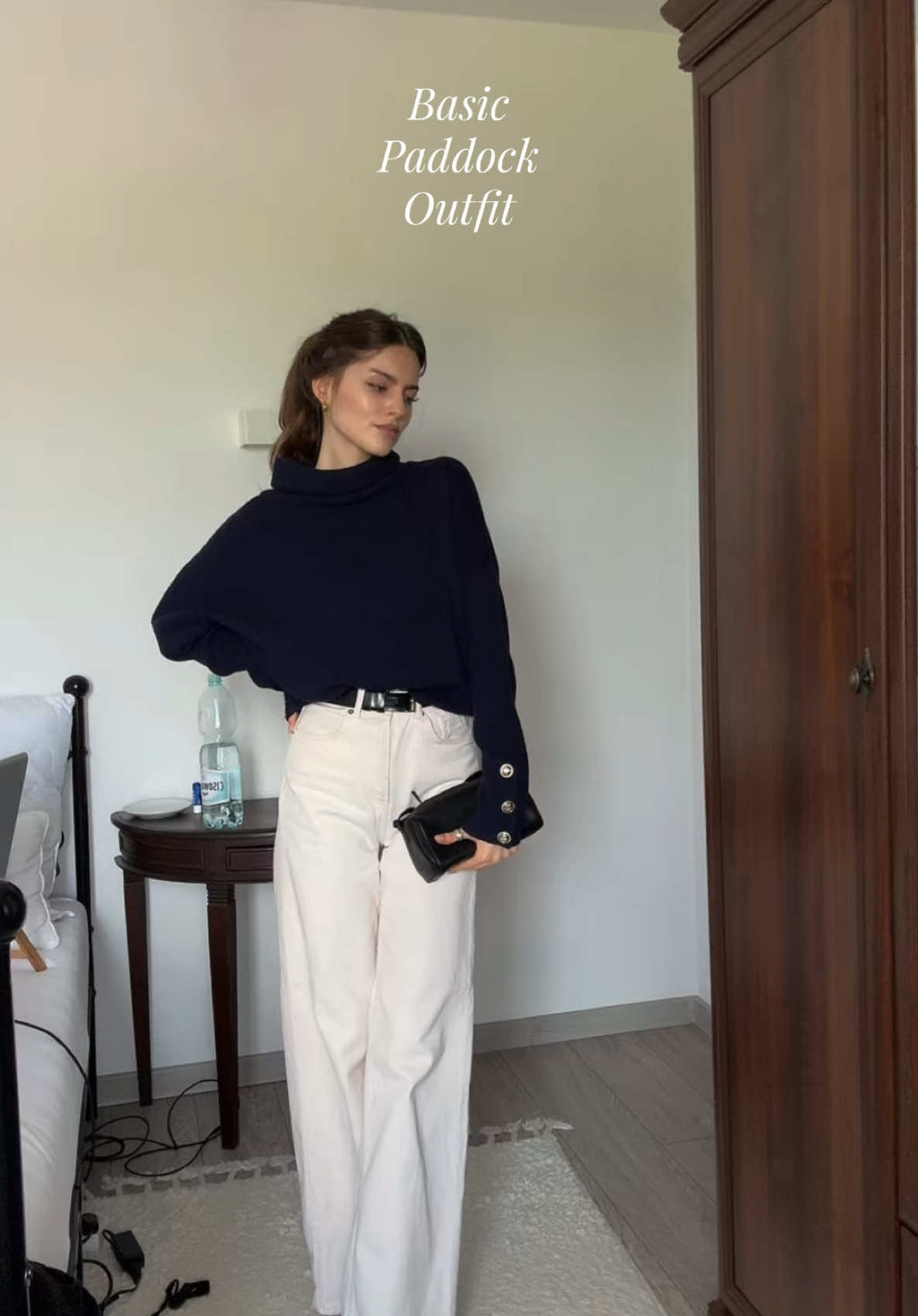 Another look one i forgot to post 🖤 #f1tiktok #f1 #autumnfashion #autumnoutfits #pinterest #f1contentcreators #f1girls #OOTD #outfitideas #paddockfashion #paddockoutfit 