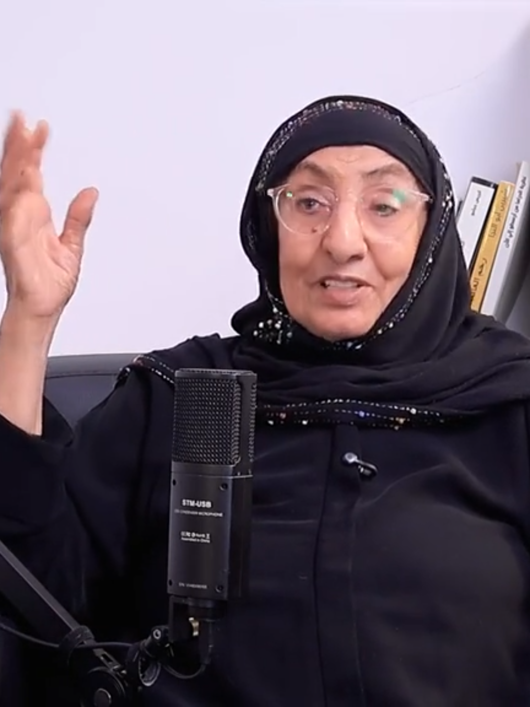 أمي السيدة روحة الهمداني.. تروي مشاهد من قصة حياتها.. زمان كانت الحياة بسيطة والنساء في شقاء وتعب
