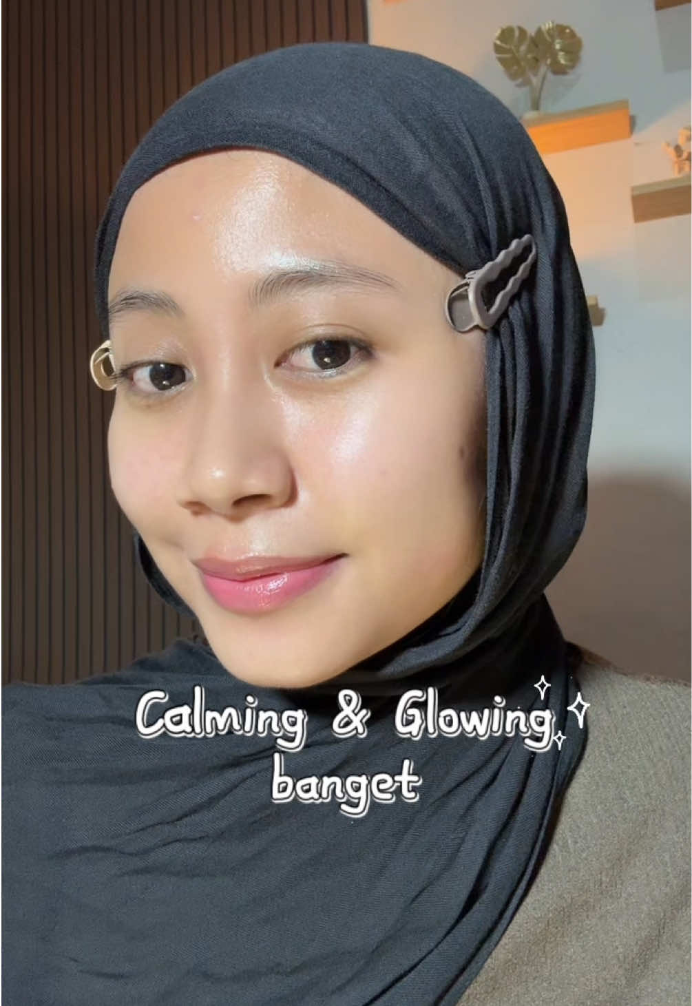 Cara aku menenangkan dan melembabkan kulit setelah beraktivitas padat diluar, pakai rangkaian Centella Asiatica from SKIN1004 , ngebantu banget bikin kulit aku yang tadinya kering, kusam jadi lebih Calming & Glowing😍 @skin1004indonesia #mycentellamoment 