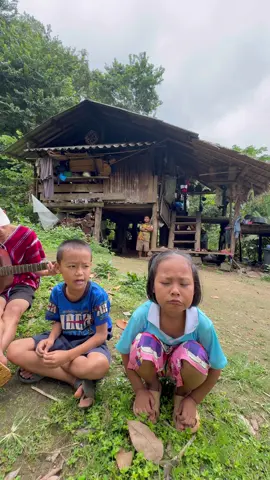 #เทรนด์วันนี้ จะเป็นไรไหมถ้าฉันจะนั่งตรงนี้ใกล้ๆเธอ ให้ฉันช่วยเธอเผื่อมีอะไร..☺️#เมื่อเขามาฉันจะไป #ดาอินโดฟิน #ขอบคุณทุกกําลังใจ❤️ขอบคุณทุกคอมเม้น🙏  @ร้อง เพลง กัน 