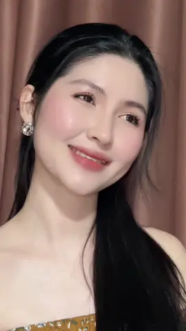 @ង៉ែត ស្រីហួរ #កូនអ្នកខេត្តតាកែវ #ស្នាមញញឹម #ngetsreyhour #😊 