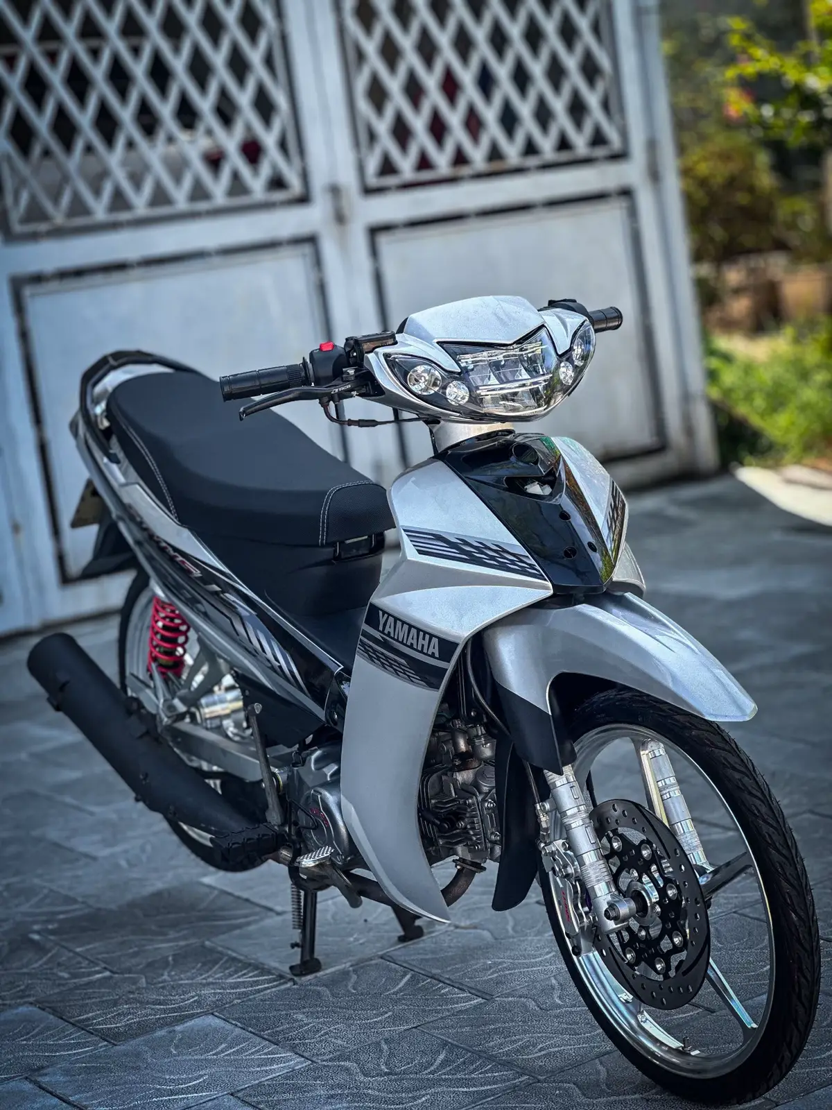 ✅ Đã Hoàn Thiện – Combo Sirius Hơn 5 Củ 📦 Gồm đầy đủ: • Dàn áo xám cao cấp • Mâm 5 cây CNC • Heo SMRT + Đĩa Hylos • Phuộc phay + má đùm CNC + cùi đĩa CNC • Tay RCB + càng thắng • Chóa 2 tầng + đồng hồ Uma • Cùm + nhiều phụ kiện khác 🎁 Tặng kèm thêm: bao tay, gù inox, ốc đĩa, ốc pat heo… ✨ Lên Sirius gọn – đẹp – có gu 💸 Trọn gói chỉ hơn 5 củ khoai#xuhuong #dochoixemay #phutungxemay #fyp #sirius 