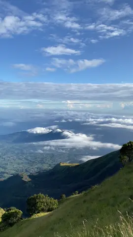 Menikmati keindahan 9 puncak dalam satu video🍃 . . . #merbabu #gunung #fyppppppppppppppppppppppp #suwantingmerbabu #pendakiindonesia 