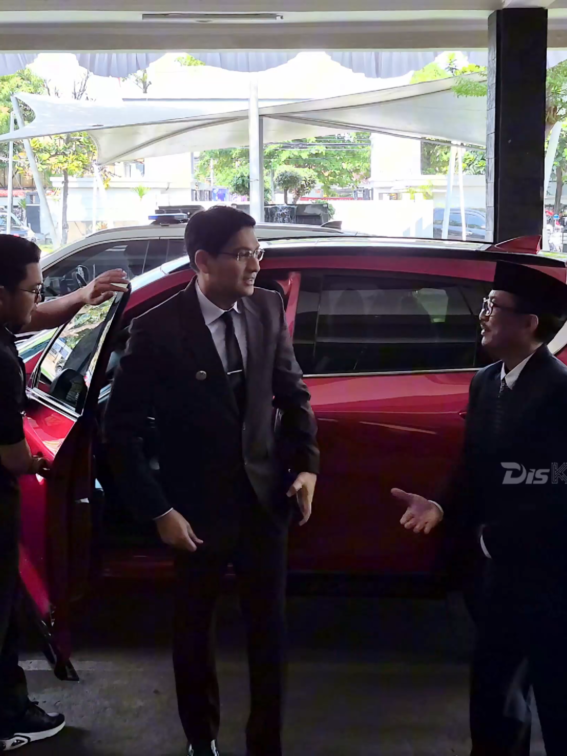 ✨ Perkuat Kolaborasi, Wujudkan Indramayu REANG ✨ Bupati Indramayu Lucky Hakim menghadiri peresmian dan pengucapan sumpah Ketua dan Anggota DPRD PAW. Sinergi eksekutif dan legislatif jadi kunci membangun Indramayu yang aman, nyaman, dan sejahtera. 🤝💙 #IndramayuREANG #DiskominfoIndramayu #DPRDIndramayu #indramayu #indramayureang    @LUCKY HAKIM ♥️ @Lucky Hakim Pedia 