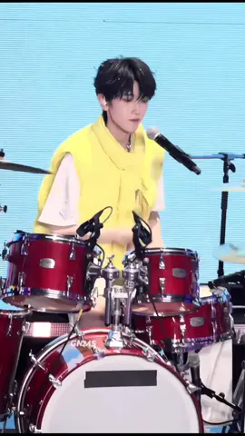 “Trong lòng chị chỉ có một nhịp trống duy nhất, là em – tay trống gõ nhịp trong tim chị - Tả Kỳ Hàm.” 🥁💓 #takyham_zuoqihan_左奇函 #tảkỳhàm #zuoqihan #takyham #hygge💦 