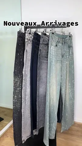 Les nouveaux JEANS PAILLETÉS sont là !! ✨✨ 3 coupes de jeans, 5 couleurs différentes… bref, l’embarras du choix pour une rentrée de star 🤩 Cours en boutique Kluber pour shopper ton modèle pref 🏃‍♂️‍➡️ #Tendance #Strass #rentrée #baggy #inspirationlook