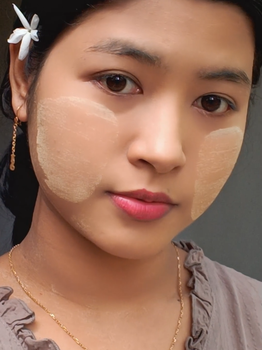 ဓားမနဲ့ပါ😁