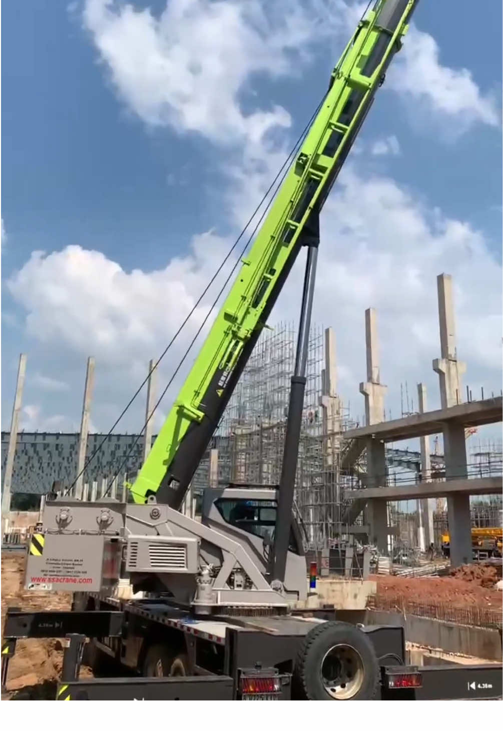 Trio Zoomlion (25Ton, 30Ton, 60Ton) Support Pembangunan Pabrik BYD #zoomlion #crane #ptsinarsamuderaabadi #rentalcraneindonesia #operatorindonesia 