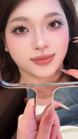 Kiểu mi dơ máy lên là có ảnh xinh #mitrunghoa #noimichuyennghiep #letuuyeneyelash #eyelash #hocnoimichuyenghiep 