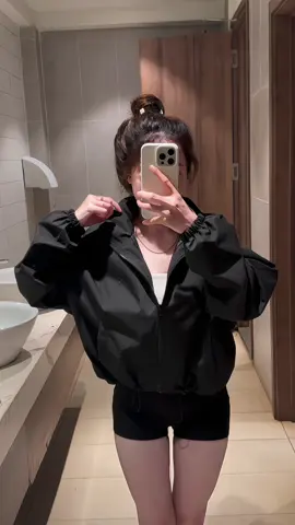 Khoác gió mà from đứng dã man 😘