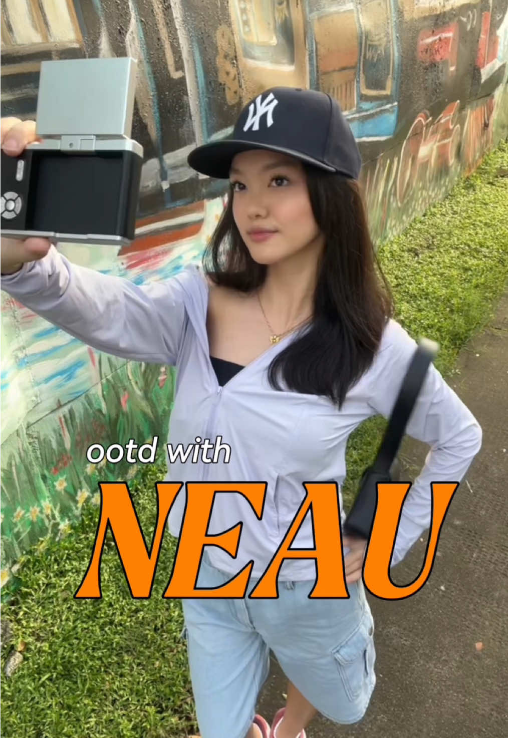 lead the fashion trend with @Neau Philippines! 💋 #neau #Outdoors #sunprotection #uvjacket 