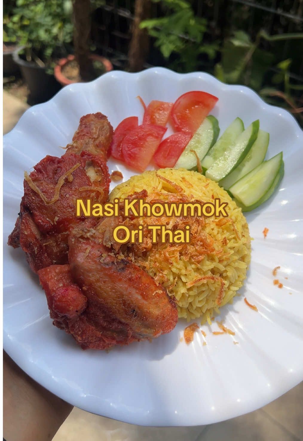 Sedap uih! Boleh sangat dah ni.  Hampa jgn dok tanya la ayam mai sekali ka dak. Ku gigit kang  #nasikhoumok #nasikhowmokbysyalilieycheharun #nasikhaomokthai #thailandfood #hatyaifoodhunting 
