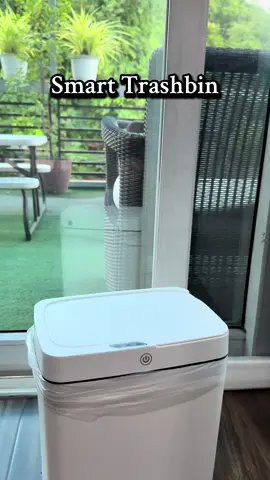 Smart na rin ang mga trashbin ngayon.  #trashbin  #trashcan  #automatictrashbin 