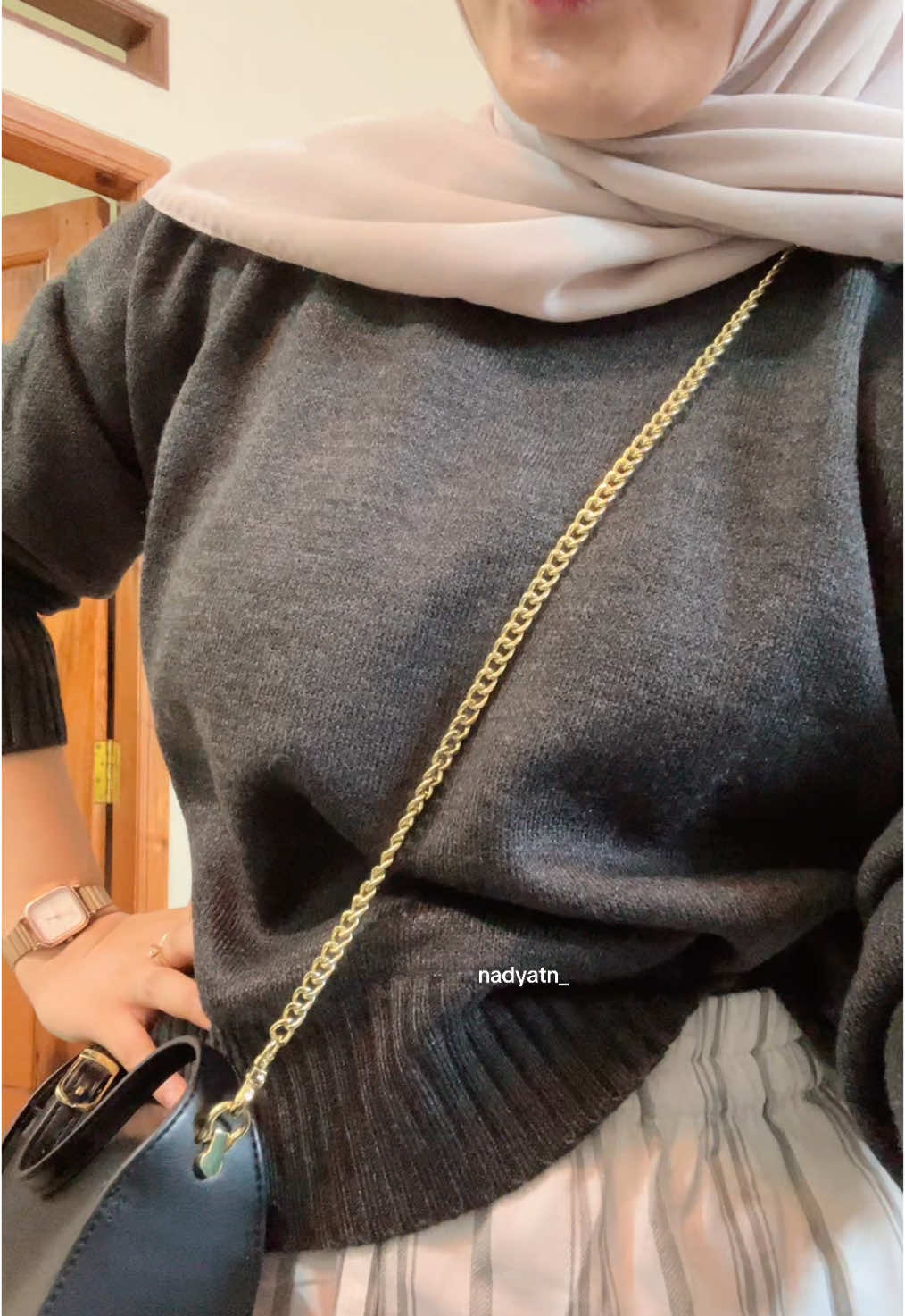 outfit buat nongkrong cakep nih🩶