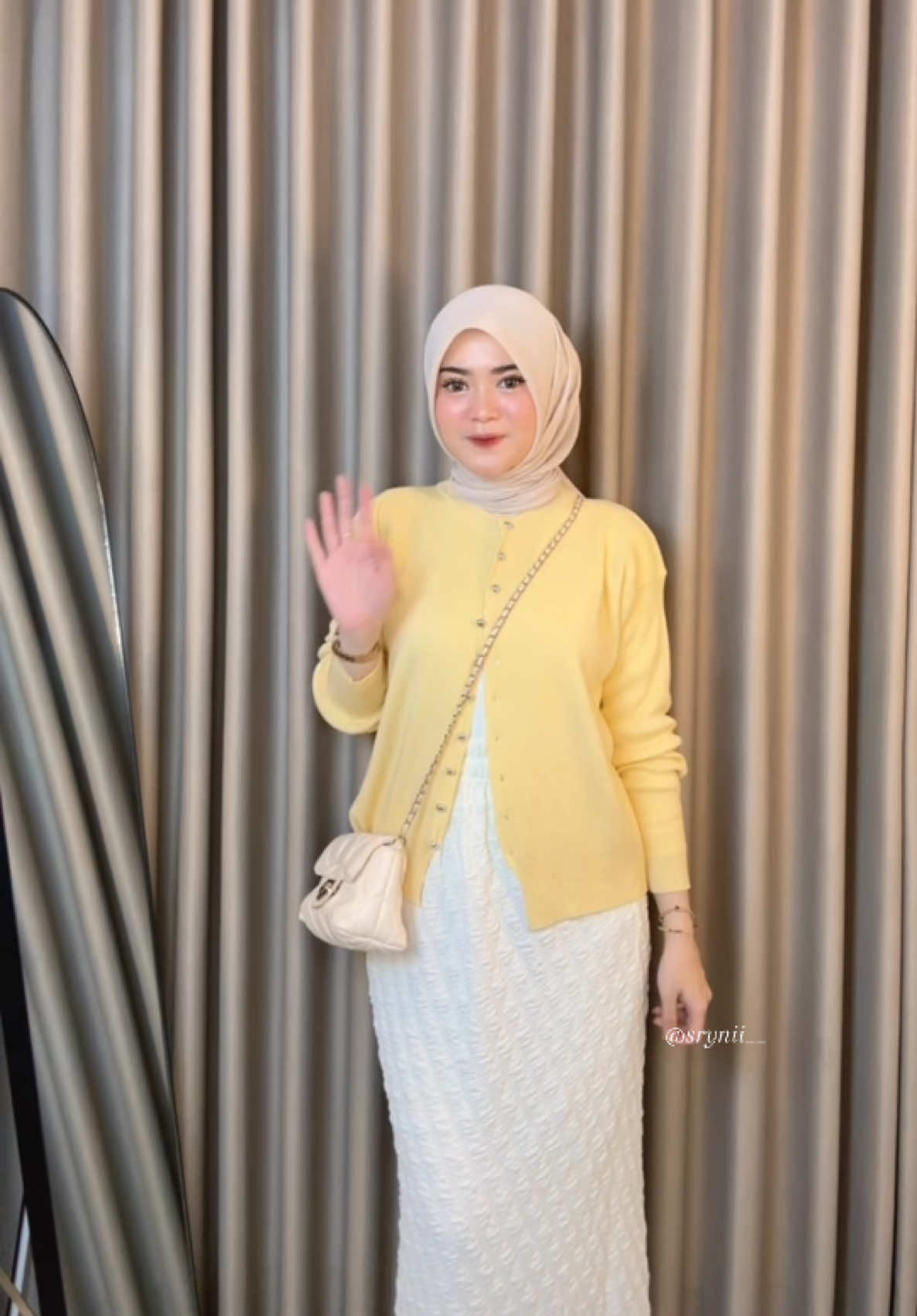 ini cakep bgt outfitnya🌼✨💛 #outfit #OOTD #ootdfashion #outfitinspo #cardigan #cardi #cardiganrajut 