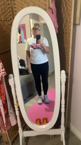 happy Friday, get your body moving. You're proud of your flag 🇬🇧🙌