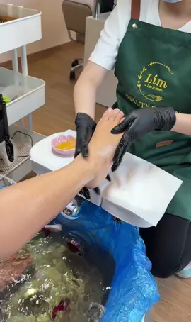 🌿 Po tygodniu pełnym pracy i obowiązków zasługujesz na chwilę tylko dla siebie. Pedicure SPA w NaiLash 24 to nie tylko pielęgnacja stóp – to moment relaksu, ukojenia i oddechu od codzienności. ✨ 💆‍♀️ Cena: od 200 do 250 zł 🔥 Teraz z promocją –15% do końca sierpnia! Pozwól sobie na odrobinę luksusu, bo naprawdę na to zasługujesz. 💖 📅 Zarezerwuj wizytę wygodnie przez Booksy lub napisz do nas w DM. 📍 Kasprzaka 29, lok. U9/U11, Warszawa #NaiLash24 #PedicureSPA #Promo15 #WarszawaBeauty #Relaks   