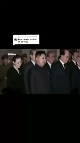 Membalas @prihatin3515  22 desember 2011 kematiannya ayah hebat presiden kimjongun dan rakyat semuanya kehilangan bersedih haru....respect 