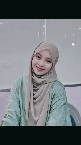 Biar aku jadi diriku, dengan cara yang paling indah                                  #CapCut #fyp #aku #hijabstyle 