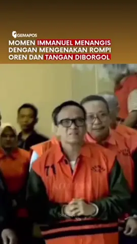 Komisi Pemberantasan Korupsi (KPK) ternyata telah menetapkan tersangka setelah operasi tangkap tangan (OTT) yang menjerat Wakil Menteri Ketenagakerjaan (Wamenaker) Immanuel Ebenezer atau Noel. Noel terlihat menangis saat hendak digelandang ke ruang jumpa pers yang akan dilaksanakan KPK terkait hasil dari OTT. Sambil berjalan, terlihat dia sempat menyeka matanya ketika berjalan berbaris bersama dengan 11 orang tersangka termasuk dirinya. Dalam kesempatan itu, Noel tampak tertunduk lesu. #korupsi #immanuelebenezer #kpk #ott 
