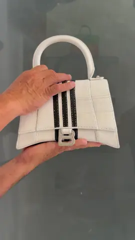 BALENCIAGA/SEMPER COLLAB . . . . . . #semperart #PopArtSculpture #balenciaga #felixsemper #PopArt 