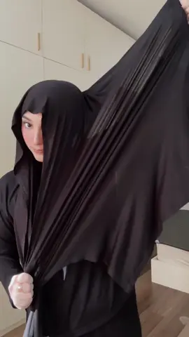 kerudung apaan ini @Nathelabel 