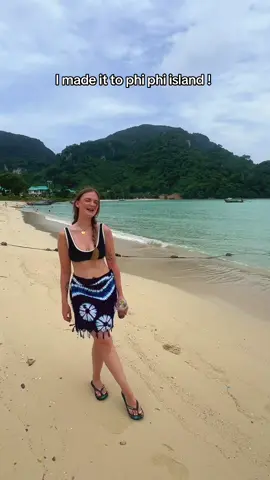 It’s been my dream for so long and I made it !!! 🥹 don’t ever think it’s too late to get to the places you want to visit !! #thailand #phiphiisland 