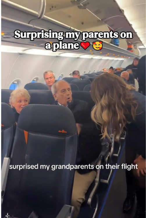 Surprising my parents on a plane❤️🥰 #travel#cabincrew#cabincrewlife#flightattendant#flying#holidays#wholesome