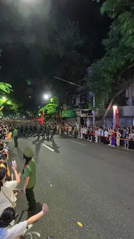 Các khối diễu binh qua tuyến đường Tràng Thi - Tràng Tiền - QT CMT8 trong buổi hợp luyện tối ngày 21/8 - P.cuối 🫶🇻🇳 #xuhuong #dieubinh #a80 #insta360x5 